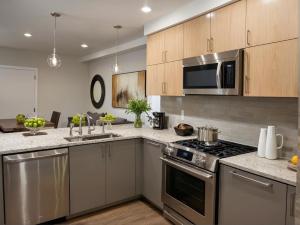 Köök või kööginurk majutusasutuses Glamorous KTown Boutique Residences with Rooftop view