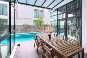 Πισίνα στο ή κοντά στο Luxury Villa Putrajaya 16 - Smarthome