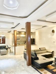 a living room with a couch and a table at Apparemment meublé en face de la mer in Dakar