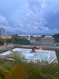 Bassein majutusasutuses Beach Veronica Luxury Ocean View Apartment või selle lähedal