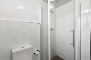 Phòng tắm tại Bourke Escape - Seaside Comfort near Wollongong CBD +16 ảnh