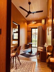 Posezení v ubytování Giăng's House Farmstay & Glamping