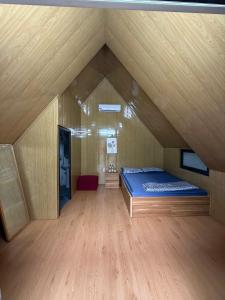 Ένα ή περισσότερα κρεβάτια σε δωμάτιο στο Tropical Forest Homestay