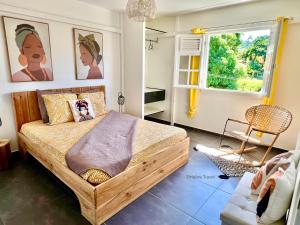 Postel nebo postele na pokoji v ubytování Villa Anj'any DESHAIES - 400 m à pied de la plage de Grande Anse + 21 fotografií