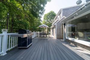 Balkón nebo terasa v ubytování Falmouth Beach House: BBQ Bikes Family Fun & More