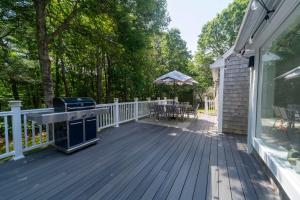 Balkón nebo terasa v ubytování Falmouth Beach House: BBQ Bikes Family Fun & More + 59 fotografií