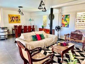 Posezení v ubytování Villa Anj'any DESHAIES - 400 m à pied de la plage de Grande Anse