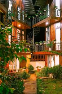 Κήπος έξω από το Lavender Homestay Măng Đen