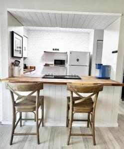 Η κουζίνα ή μικρή κουζίνα στο Sunlit Sands Destin Condo