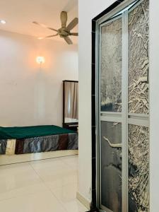 Fotografie z fotogalerie ubytování Taiping Nest Homestay 3BR, 7Pax, WiFi, Private Parking, Comfy v destinaci Taiping