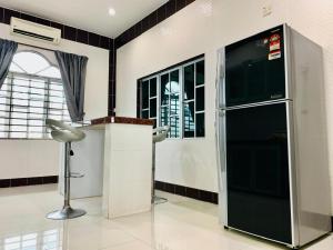 Kuchyň nebo kuchyňský kout v ubytování Taiping Nest Homestay 3BR, 7Pax, WiFi, Private Parking, Comfy + 6 fotografií