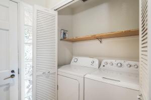 Φωτογραφία από το άλμπουμ του Kaanapali Royal H303 · KRL H303 Spacious 2BD Condo on Maui Golf σε Lahaina