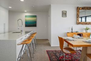 Фотография из галереи Soul Haven - Lakefront with Spa Kayaks & Stunning Views в городе Ngongotaha +19 фотографий