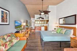 Posezení v ubytování Napili Shores D227 · NS D227 OceanFront Resort w Pool