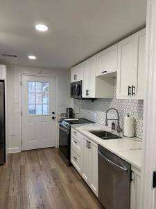 Kuchyň nebo kuchyňský kout v ubytování Entire Town Home in Hyattsville MD