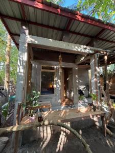 Το κτήριο όπου στεγάζεται  η παραθεριστική κατοικία