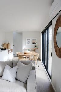 Khu vực ghế ngồi tại Spacious Home close to City, With Free Parking