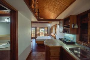 Kuchyň nebo kuchyňský kout v ubytování Healing Villas And Resorts