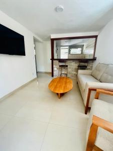 a living room with a couch and a table at Casa Canto de Geribá, 10 min da Praia in Búzios
