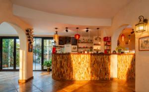 Φωτογραφία από το άλμπουμ του Dali Garden σε Νταλί