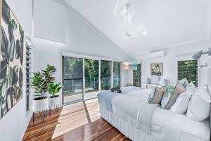 Χώρος καθιστικού στο MANDALAY ESCAPE, SECLUSION & SERENITY WITH A POOL