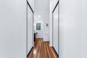 Η κουζίνα ή μικρή κουζίνα στο MANDALAY ESCAPE, SECLUSION & SERENITY WITH A POOL