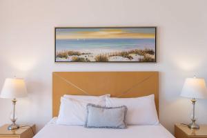 Postel nebo postele na pokoji v ubytování Spa Haven 17A