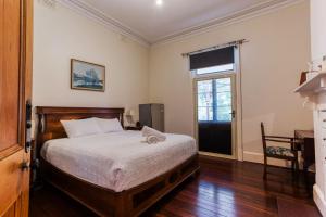 Ένα ή περισσότερα κρεβάτια σε δωμάτιο στο The Early Camilleri Residence