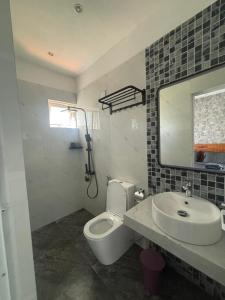 Koupelna v ubytování Hello Weligama + 15 fotografií