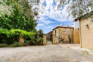 Το κτήριο όπου στεγάζεται  η παραθεριστική κατοικία