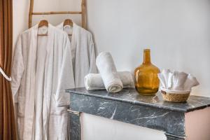 a bathroom with white towels on a table at L'élégance - La Petite Provence & La belle époque - hyper centre in Dreux +55 photos