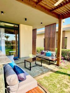 Posezení v ubytování Luxury 1 BR apartment with garden, Mesca - Somabay + 16 fotografií