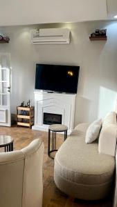 Телевізор і / або розважальний центр в شالية ديور الفندقي