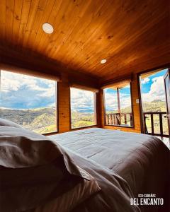 Postel nebo postele na pokoji v ubytování Eco Cabañas del Encanto, La Calera