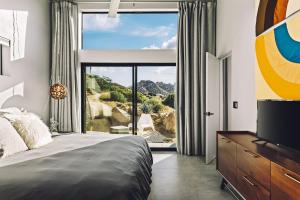 Ένα ή περισσότερα κρεβάτια σε δωμάτιο στο Heaven's View By The Cohost Company +67 φωτογραφίες