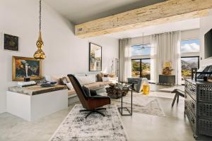 Χώρος καθιστικού στο Heaven's View By The Cohost Company