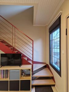 TV a/nebo společenská místnost v ubytování Cozy studio in the heart of Ioannina city