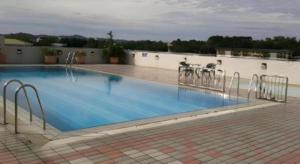 Πισίνα στο ή κοντά στο The CentrePoint Hotel