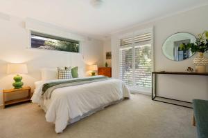 Ένα ή περισσότερα κρεβάτια σε δωμάτιο στο Wildwood Cottage - Village Beach Wineries