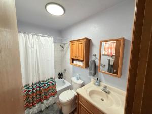 Koupelna v ubytování Free Chick-Fil-A & Starbucks! Cliffside Hideaway! + 28 fotografií