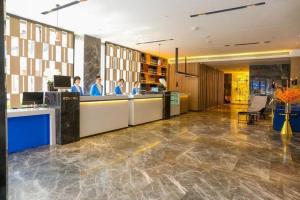 Ο χώρος του λόμπι ή της ρεσεψιόν στο Echarm Hotel Guilin Zhongshan Zhong Road Liangjiang Sihu