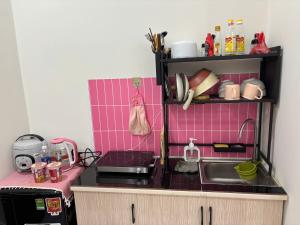 Nhà bếp/bếp nhỏ tại Rainbow Homestay