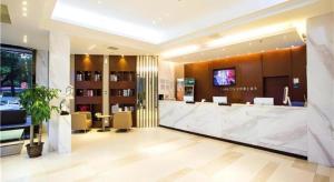 a lobby of a salon with a waiting room at City Comfort Inn Wuzhou Bus Station in Wuzhou