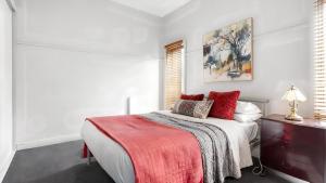 Postel nebo postele na pokoji v ubytování Greenview Bungalow - Sunlit Stay near Sovereign Hill