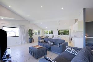 Χώρος καθιστικού στο Flinders Haven Poolside Escape by the Beach