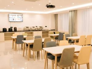 a classroom with tables and chairs in a room at GEM Hotel Zibo Economic Development Zone Zibo Vocational Institute in Jinan