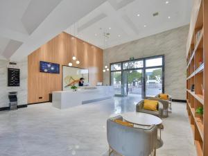 Μια τηλεόραση ή/και κέντρο ψυχαγωγίας στο Green Tree Inn Express Zhejiang Zhoushan Xincheng Zheda