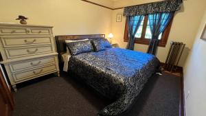 Φωτογραφία από το άλμπουμ του 5BR Gated Parking Historic Home σε Eugene +11 φωτογραφίες