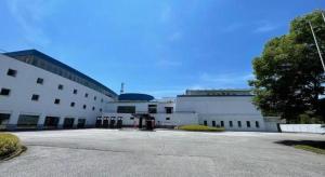 a large white building with a lot of windows at Dadu Fuji Resort House in Yamanakako