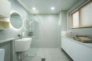 Ένα μπάνιο στο 광안606 Gwangang-ri 2 minutes from Exit 1 of Gwangang Station Gwangang Bridge Haeundae Christmas +103 φωτογραφίες